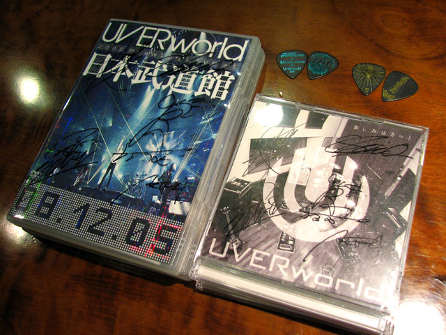 □UVERworldからサイン入りCDを提供していただきました!: ♪♪楽器